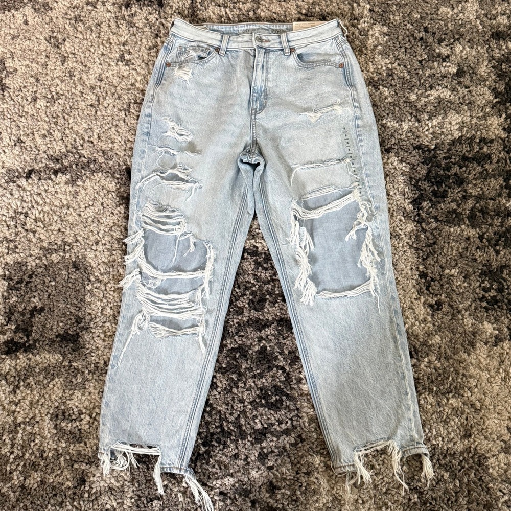 American Eagle Mom Jean High Rise Comfort Stretch Distressed Blue Size 8 Short